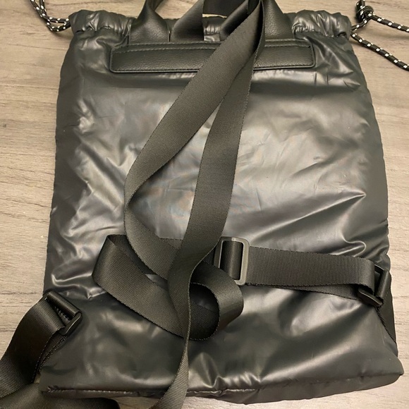 Black backpack with carry handle - Picture 2 of 3